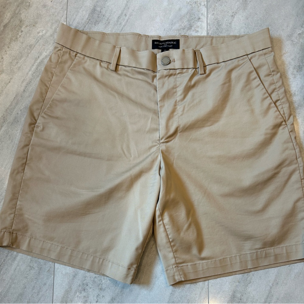 Banana Republic Core Temp Short 7” Tan Size 34
